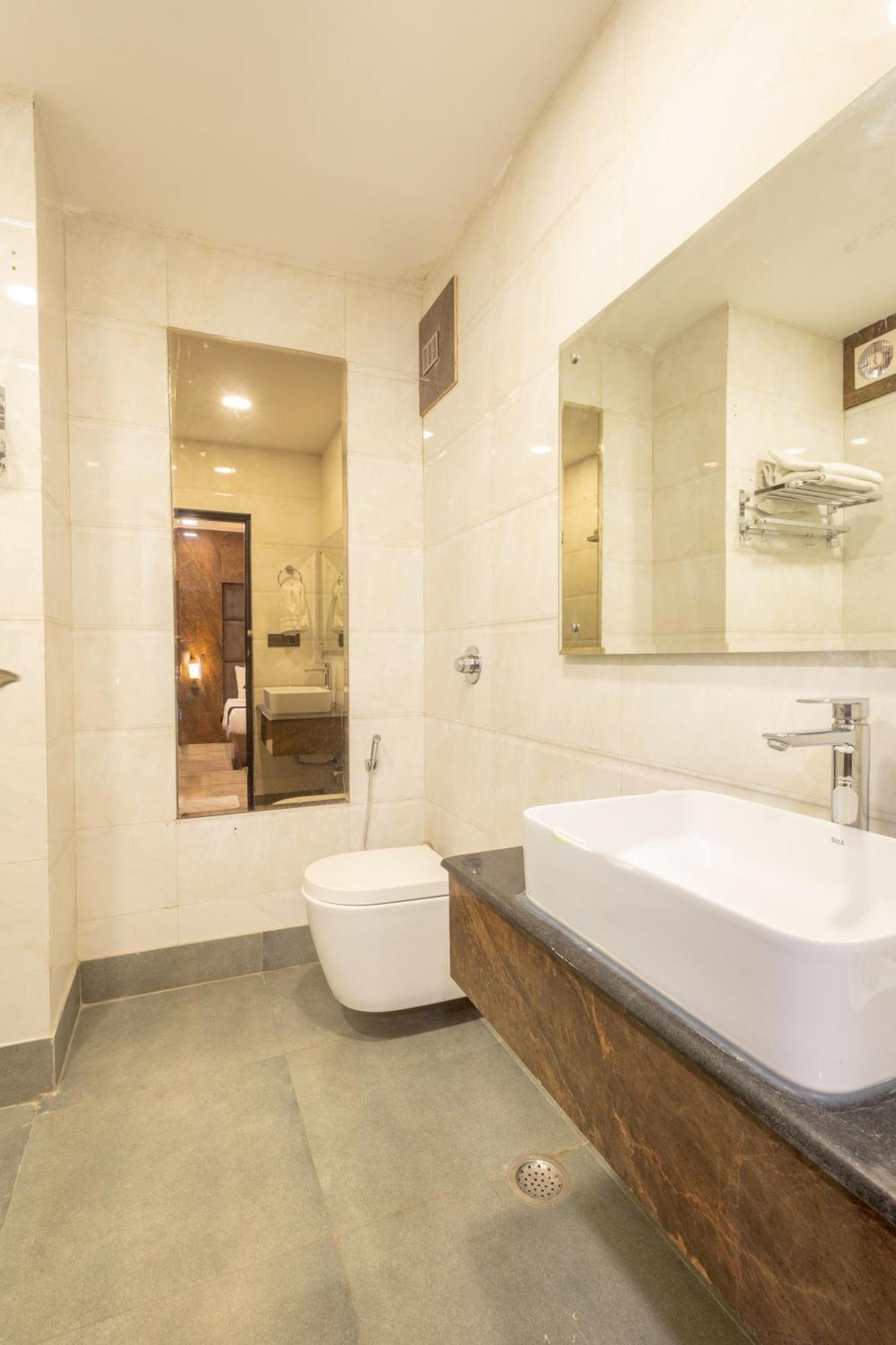 Hotel Cosmo Near Blk Hospital Karol Bagh Delhi  Eksteriør billede