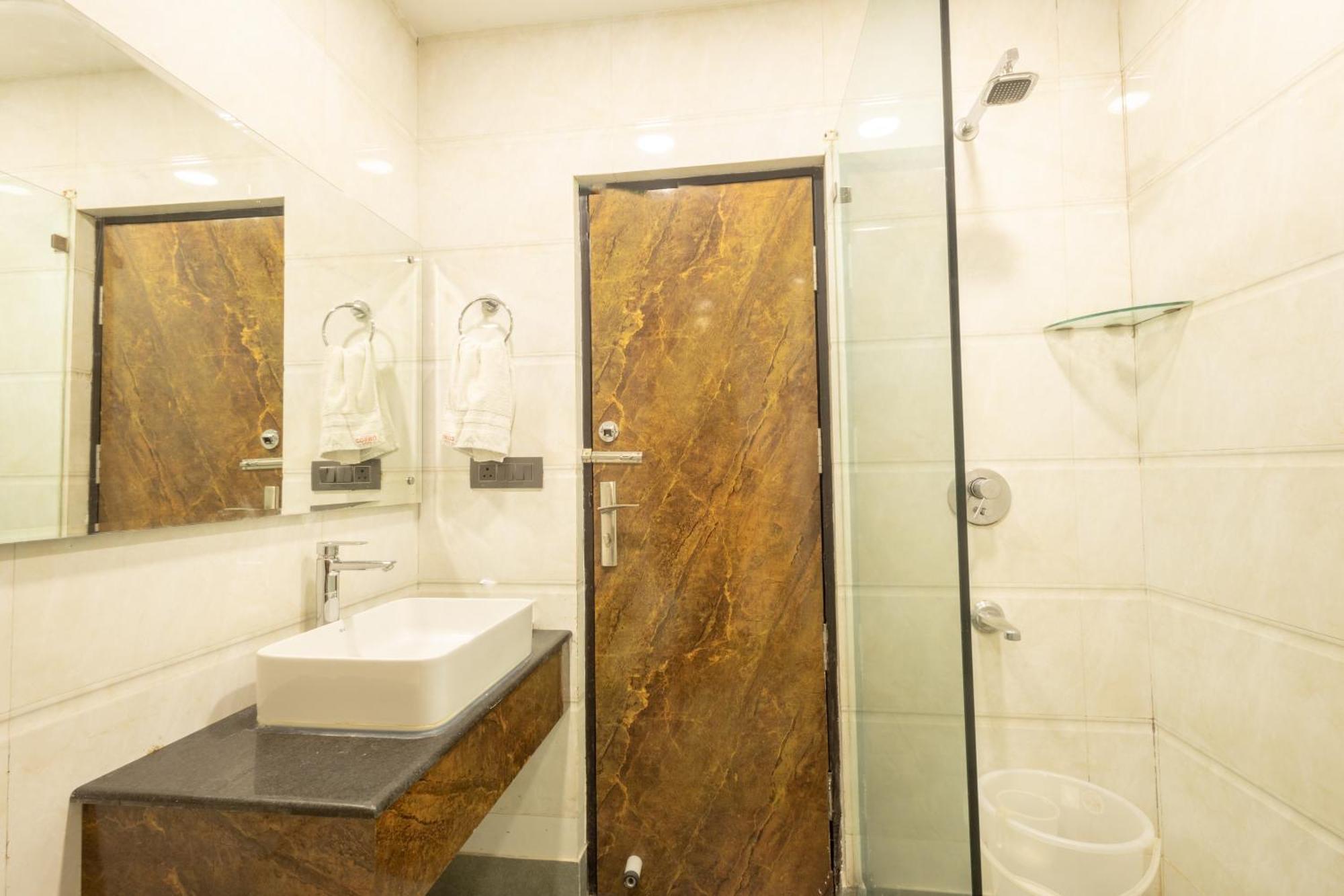 Hotel Cosmo Near Blk Hospital Karol Bagh Delhi  Eksteriør billede