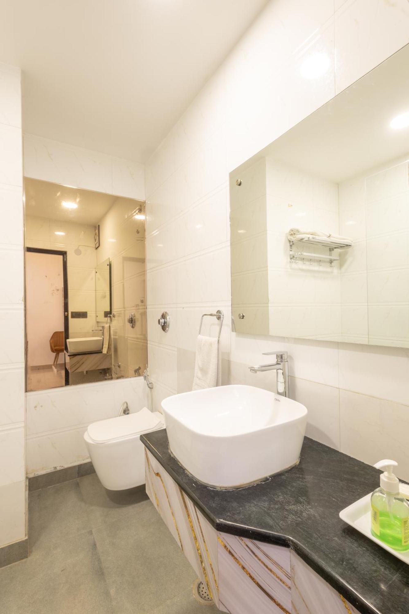 Hotel Cosmo Near Blk Hospital Karol Bagh Delhi  Eksteriør billede