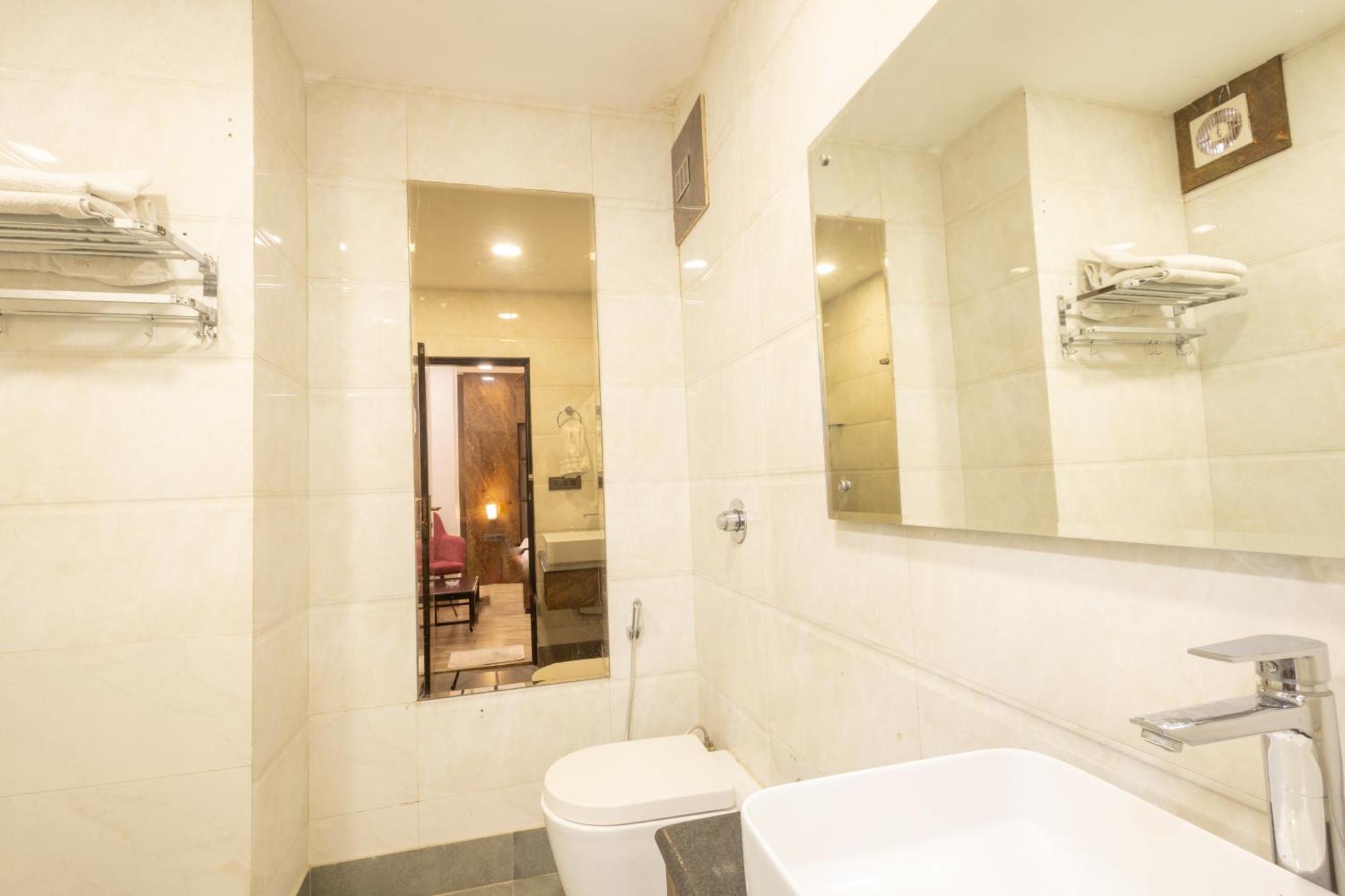 Hotel Cosmo Near Blk Hospital Karol Bagh Delhi  Eksteriør billede