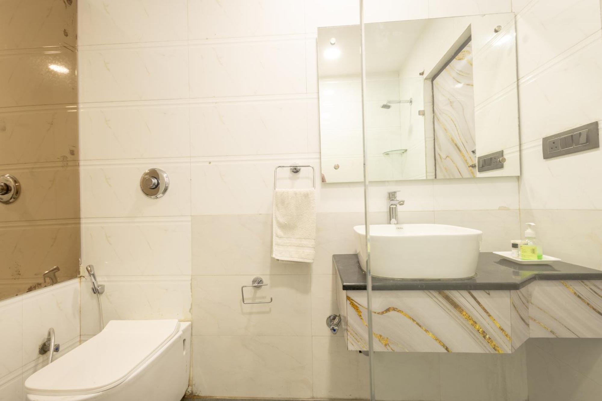 Hotel Cosmo Near Blk Hospital Karol Bagh Delhi  Eksteriør billede